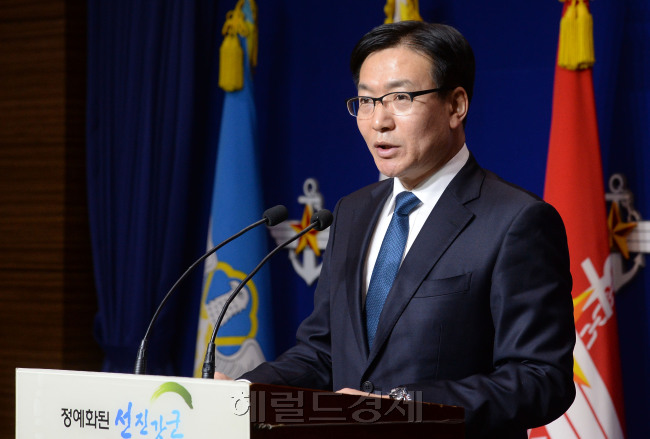 문상균 국방부 대변인이 정례브리핑에서 답변하고 있다. 사진=안훈 기자/rosedale@heraldcorp.com