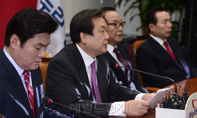 1일 국회에서 열린 새누리당 최고위원회의에 참석한 원유철 원내대표, 김무성 대표, 서청원ㆍ이인제 최고위원.(왼쪽부터) 박해묵 기자 mook@heraldcorp.com [사진=헤럴드경제DB]