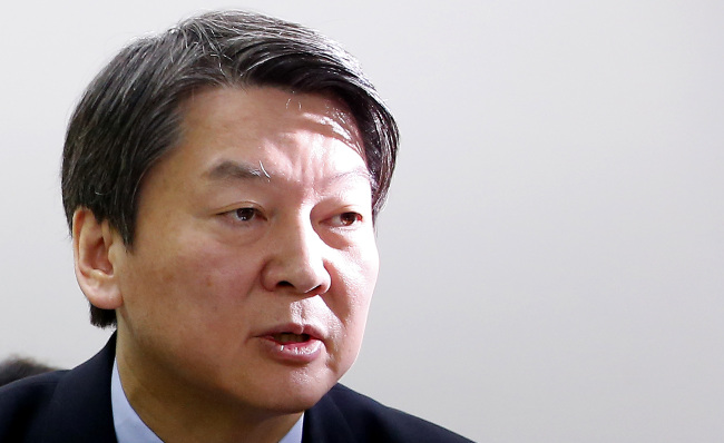 Rep. Ahn Cheol-soo speaks during a party meeting in Seoul on Monday.  (Yonhap)