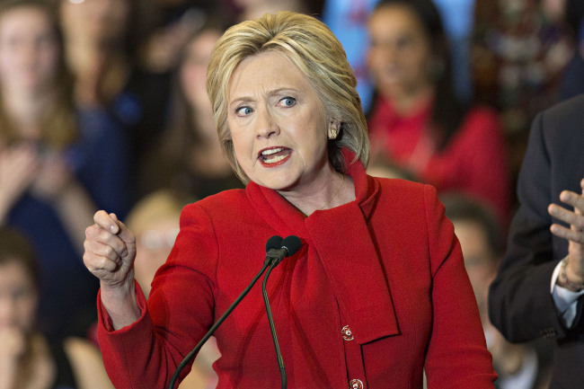 Hillary Clinton, former U.S. Secretary of State and 2016 Democratic presidential candidate, speaks during a caucus night party in Des Moines, Iowa, on Monday, (Bloomber-Yonhap)