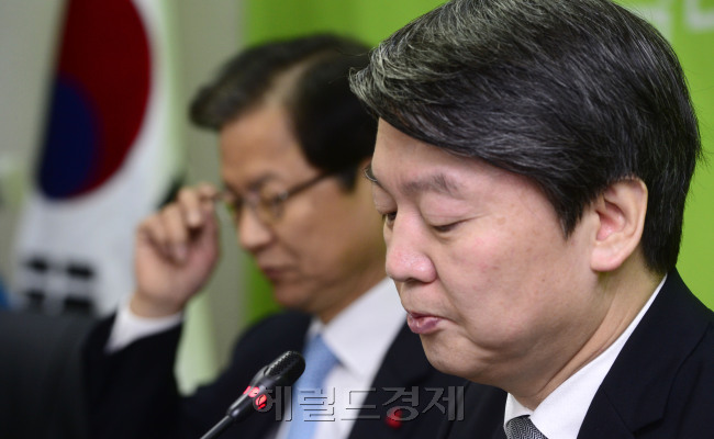 국민의당이 2일 중앙당 창당에 이어 3일 첫 최고위원회의를 갖고 박근혜 정부와 새누리당, 그리고 더불어민주당을 동시에 겨냥한 공세를 강화하는 한편 자신들만의 새로운 정치를 다짐했다. 사진=박해묵 기자/mook@heraldcorp.com