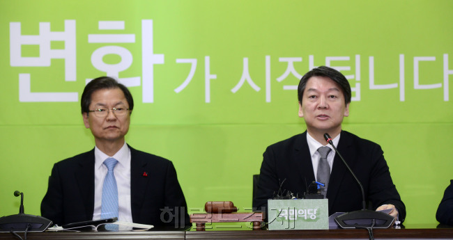 국민의당이 2일 중앙당 창당에 이어 3일 첫 최고위원회의를 갖고 박근혜 정부와 새누리당, 그리고 더불어민주당을 동시에 겨냥한 공세를 강화하는 한편 자신들만의 새로운 정치를 다짐했다. 사진=박해묵 기자/mook@heraldcorp.com