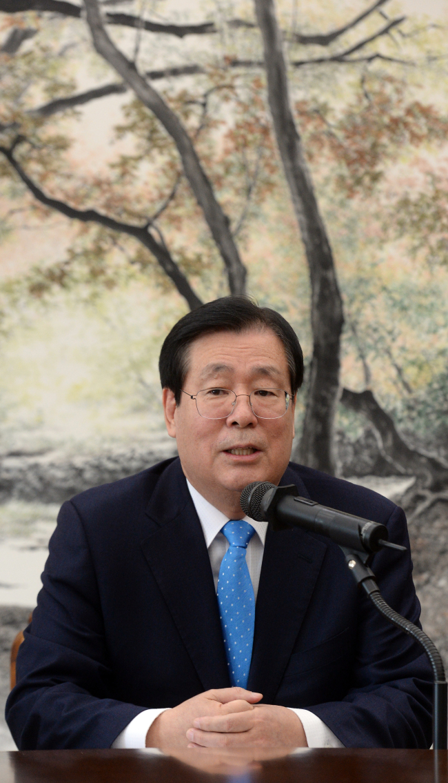 3일 오전 황찬현 감사원장이 서울 삼청동 감사원 다솜관 삼청실에서 신년기자간담회를 갖고 있다./ 안훈 기자 rosedale@heraldcorp.com 2016.02.03
3일 오전 황찬현 감사원장이 서울 삼청동 감사원 다솜관 삼청실에서 신년기자간담회를 갖고 있다./ 안훈 기자 rosedale@heraldcorp.com 2016.02.03