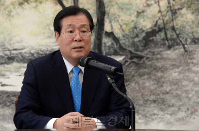 황찬현 감사원장이 3일 감사원 청사에서 열린 기자간담회에서 설명하고 있다. 사진=안훈 기자/rosedale@heraldcorp.com
