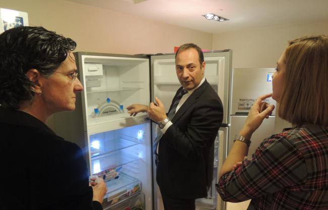 Spanish buyers look at Dongbu Daewoo Electronics’ refrigerator at the firm’s launch event held last month in Madrid, Spain. (Dongbu Daewoo)