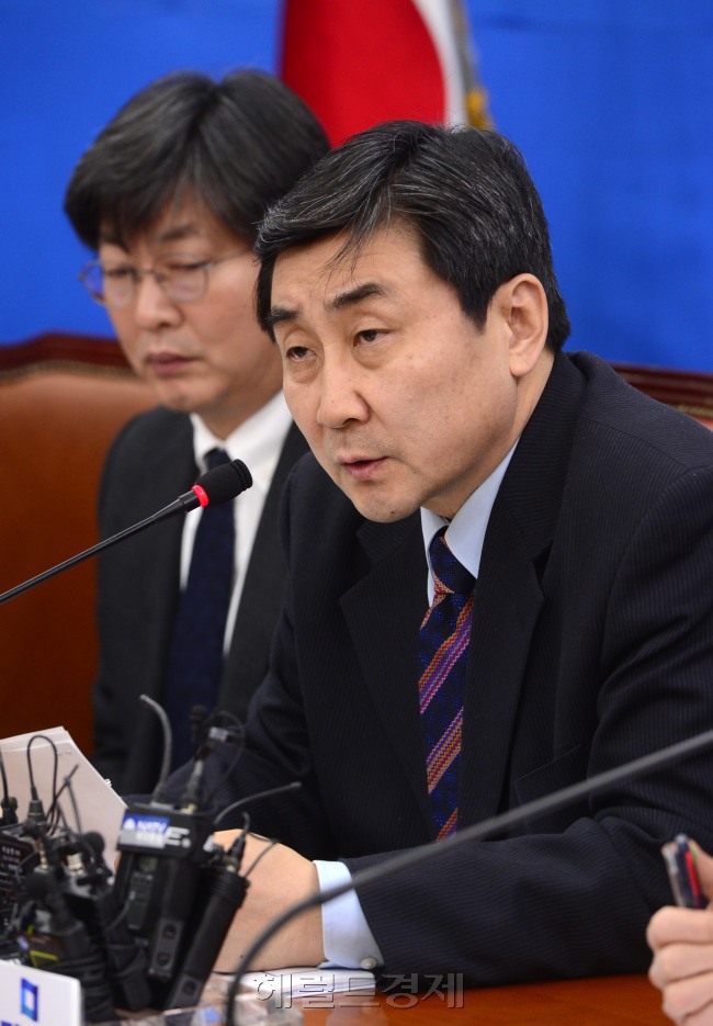 이종걸 더불어민주당 원내대표가 4일 오전 서울 여의도 국회에서 열린 정책조정회의에서 모두발언을 하고 있다. 박해묵 기자/mook@heraldcorp.com