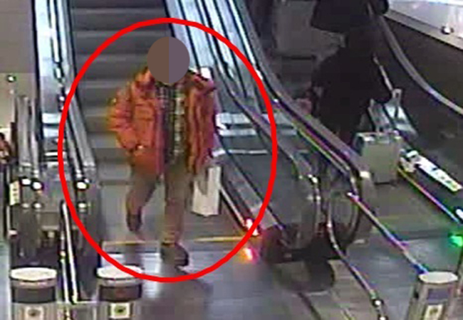A suspect who allegedly left a box containing a butane gas canister and a threatening note inside a restroom at Incheon International Airport last week is seen in this CCTV footage released Thursday. (Yonhap)