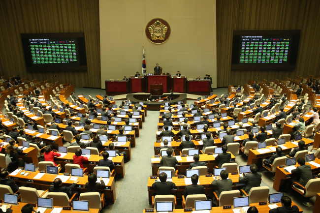 The National Assembly holds a vote on the corporate revitalization bill on Thursday afternoon. (Yonhap)
　