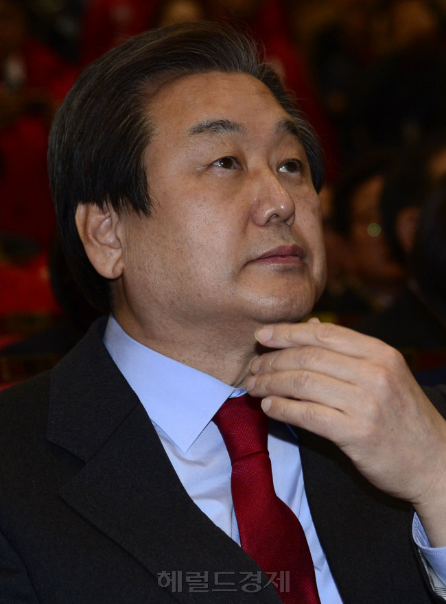 김무성 새누리당 대표가 5일 오전 서울 여의도 국회 의원회관에서 열린 새누리당 예비후보자 워크숍에 참석하고 있다. 박해묵 기자/mook@heraldcorp.com
김무성 새누리당 대표가 5일 오전 서울 여의도 국회 의원회관에서 열린 새누리당 예비후보자 워크숍에 참석하고 있다. 박해묵 기자/mook@heraldcorp.com
