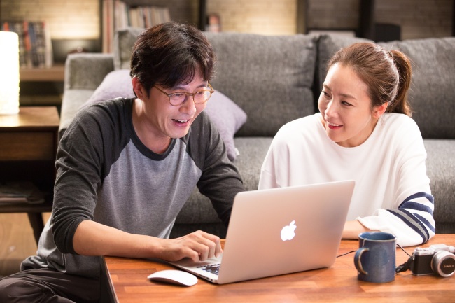 Kim Joo-hyuk and Choi Ji-woo star in “Like for Likes” (CJ Entertainment)