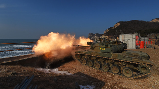 South Korean military conduct drills along the west coast on Jan.4. (Yonhap)