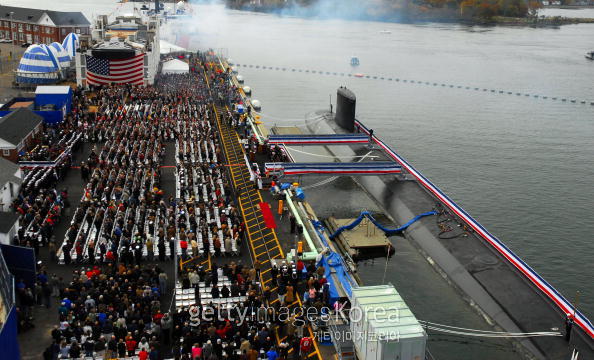 노스 케롤라니아와 같은 버지니아급 핵잠수함인 뉴햄프셔(SSN-778)호가 2008년 10월25일 메인주 키터리 항에서 진수되는 모습[사진=게티이미지]