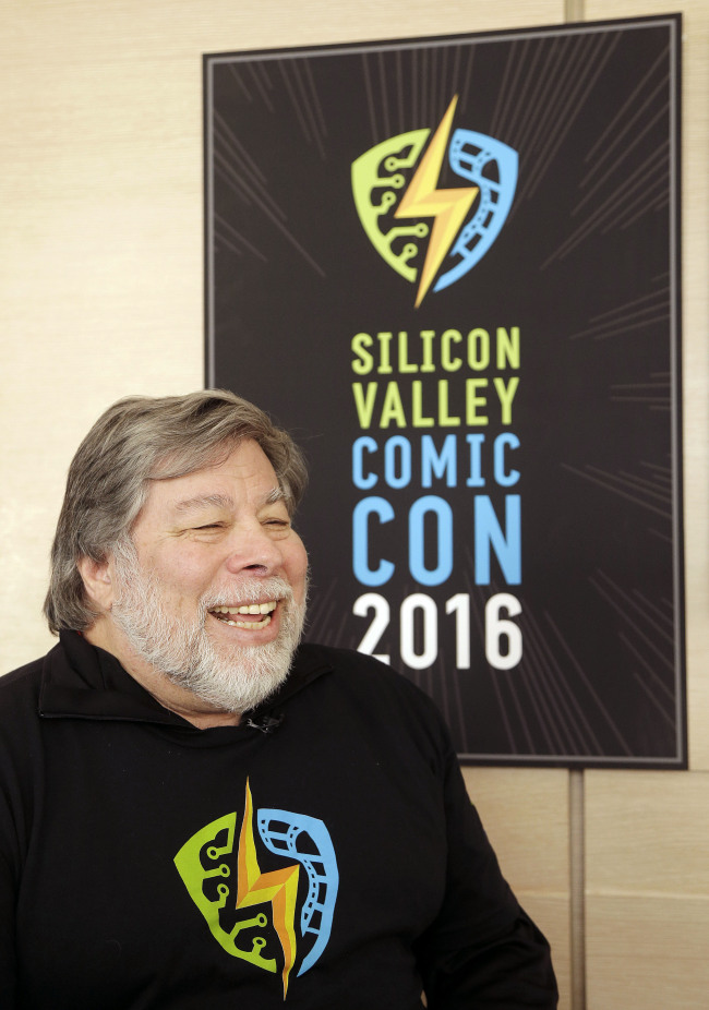 Apple cofounder Steve Wozniak smiles while interviewed in San Francisco, Wednesday. (AP-Yonhap)