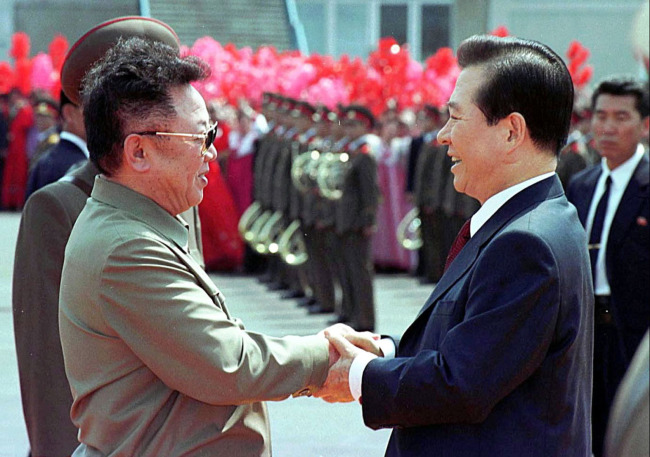 Former South Korean President Kim Dae-jung meets late North Korean leader Kim Jong-il at Sunan Airport in Pyongyang, North Korea for the first inter-Korean summit held in June 2000.    The Korea Herald