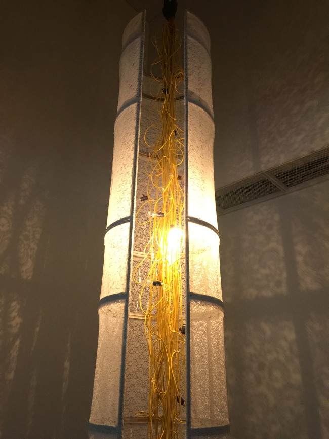 “Dongjungdong  1,” a light column that adjusts the intensity of light according to viewers’ movements, by Lee Ye-seung