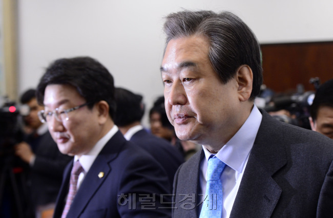 김무성 새누리당 대표가 17일 오전 서울 여의도 국회에서 열린 최고중진연석회의에 참석하고 있다. 박해묵 기자/mook@heraldcorp.com