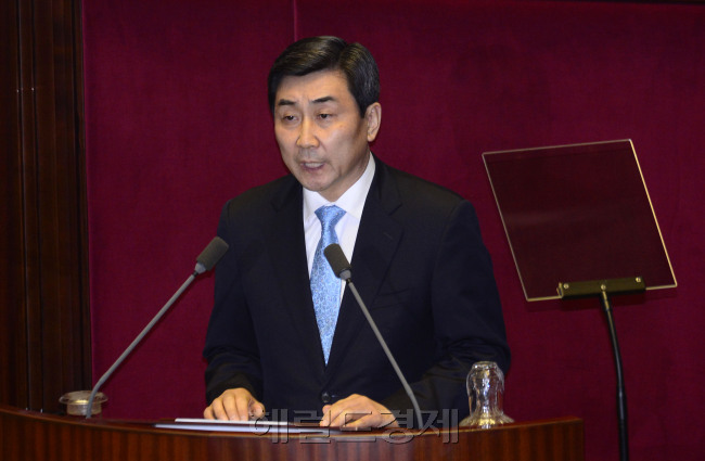 이종걸 더불어민주당 원내대표가 17일 오전 서울 여의도 국회에서 열린 본회의에서 교섭단체 대표연설을 하고 있다. 박해묵 기자/mook@heraldcorp.com