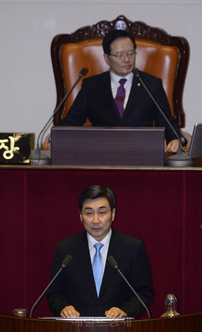 이종걸 더불어민주당 원내대표가 17일 오전 서울 여의도 국회에서 열린 본회의에서 교섭단체 대표연설을 하고 있다. 박해묵 기자/mook@heraldcorp.com