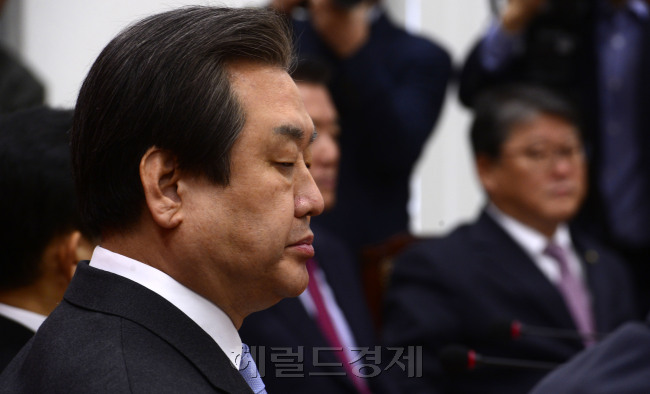 김무성 새누리당 대표가 22일 오전 서울 여의도 서울 여의도 국회에서 열린 최고위원회의에 참석하고 있다. 김 대표는 이 날 모두발언을 하지 않은 채 마이크를 원유철 원내대표에게 넘겼다. 박해묵 기자/mook@heraldcorp.com