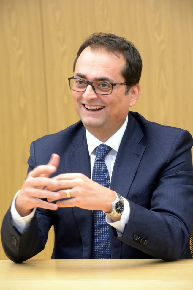 GE Healthcare Korea president and CEO Sia Moussavi talks to The Korea Herald at his office in southern Seoul. 　
Chung Hee-cho/The Korea Herald
