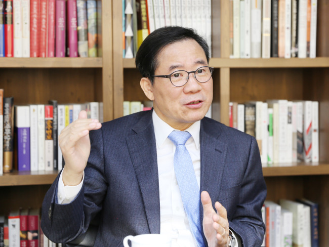 이상진 사장은 신영자산운용만의 투자철학에 대해 “재무적인 지표로 확인되는 가치보다 보이지 않는 가치를 찾는 것, 그것이 바로 신영자산운용의 가치투자의 지향점”이라고 말했다.