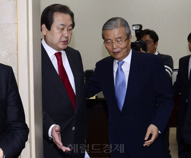 김무성 새누리당 대표와 김종인 더불어민주당 비상대책위원회 대표가 23일 오전 서울 여의도 국회 의장실에서 정의화 국회의장과 회담을 마친 뒤 의장실을 나서고 있다. 헤럴드경제/ 박해묵 기자/mook@heraldcorp.com