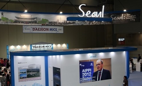 Seoul City’s booth at Korea MICE Expo in 2015. (Yonhap)