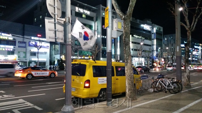 24일 오후 서울 강남구 대치동 학원가 도로변 한산한 모습.