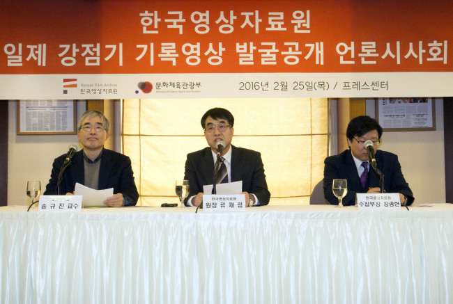 From left: Professor Song Kue-jin, a historian at Korea University, Ryu Jae-lim, director of the Korean Film Archive, and Jang Kwang-heon, manager of acquisitions at the Korean Film Archive, speak to the press at the Korea Press Center on Thursday. (Yonhap)