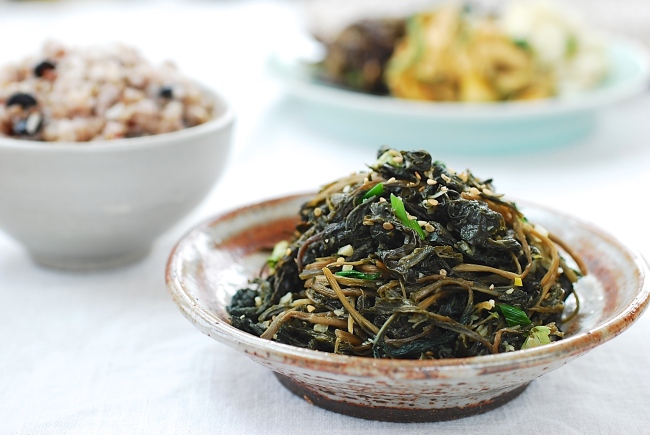 Chwinamul bokkeum (Sauteed aster scaber) (Korean Bapsang)