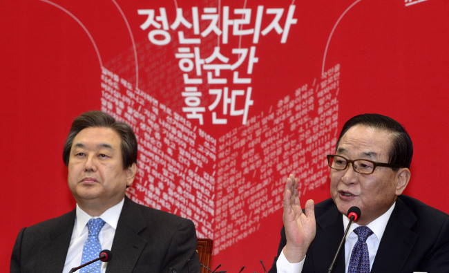 29일 오전 서울 여의도 국회 새누리당 대표회의실에서 최고위원회의가 열리고 있는 가운데 서청원 최고위원이 “40명 살생부 논란에 대해 김무성 대표는 사과하라”고 발언하고 있다. 김무성 대표는 “살생부 받은 적도 말한 적도 없다, 다만 시중소문 말했을 뿐”이라 밝혔다. 		 박해묵 기자/mook@heraldcorp.com
