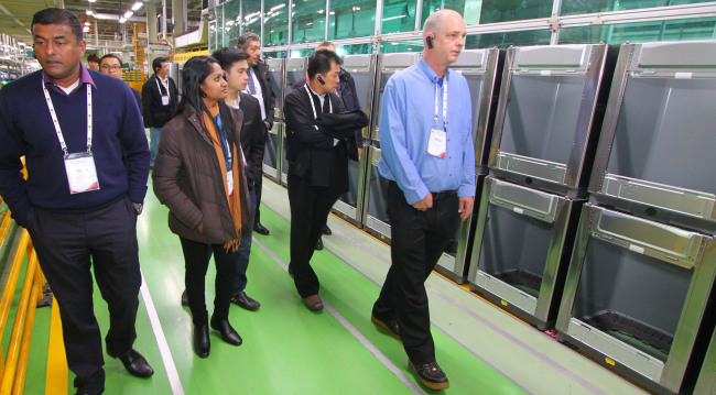 DRUMMING UP COMMERCIAL WASHER BUSINESS -- Tech giant LG Electronics has recently invited partners from 12 global markets, including China and France, to Korea to showcase its latest commercial washing machine lineup. The electronics firm aims to double the global sales of the commercial washer business this year over last year. (LGE)