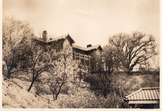 Photos of Dil Kusha taken while Albert Taylor lived there with his family (1923-1942) (Seoul Metropolitan Government)
