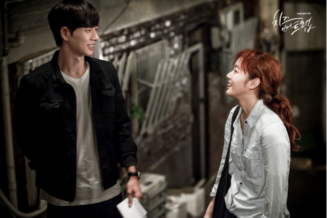 Park Hae-jin (Yoo Jung) and Kim Go-eun (Hong Seol) star in tvN‘s drama series “Cheese in the Trap.” (tvN)