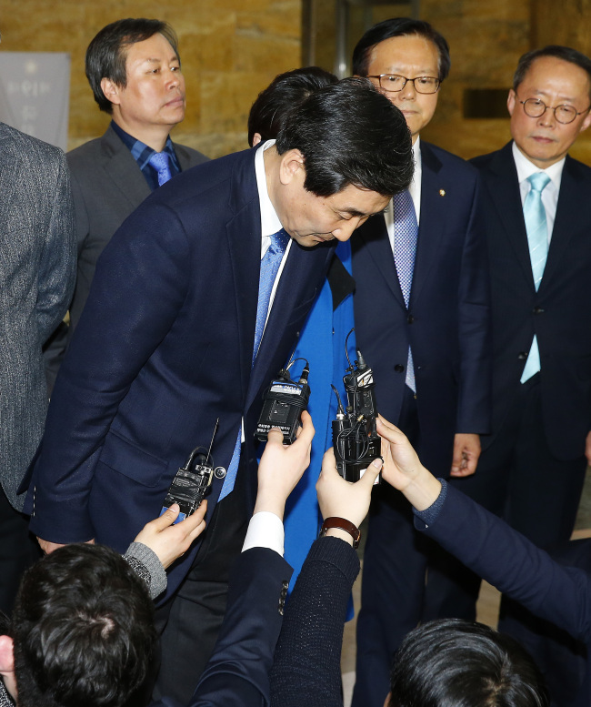 The Minjoo Party's floor leader Rep. Lee Jong-kul. Yonhap