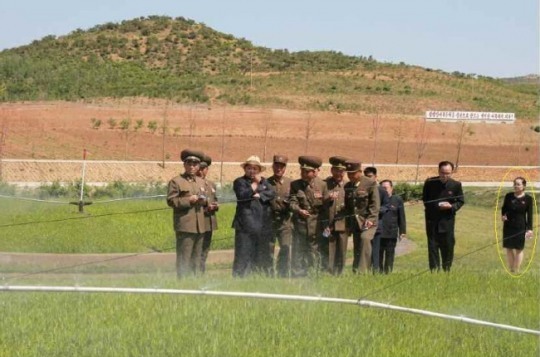 사진 오른쪽 노란색 원으로 표시된 인물이 김여정
사진 오른쪽 노란색 원으로 표시된 인물이 김여정