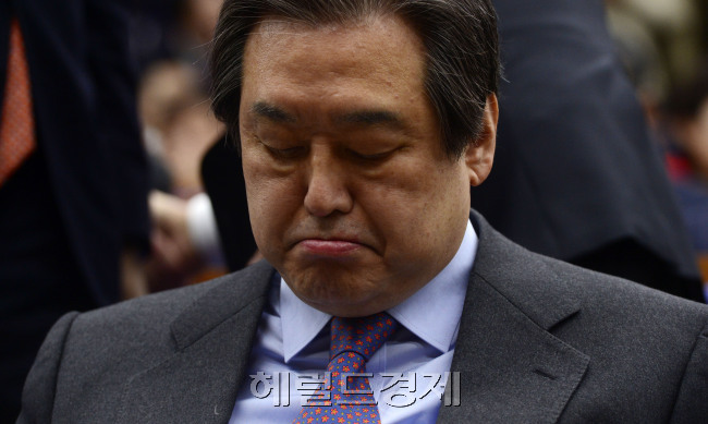 김무성 새누리당 대표가 굳게 입을 다물고 생각에 빠져 있다. 박해묵 기자/mook@heraldcorp.com