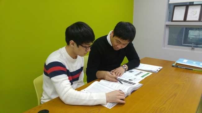 부산종로학원 독학재수관은 상시적으로 입시생 상담을 진행하고 있다. 사진=종로학원
