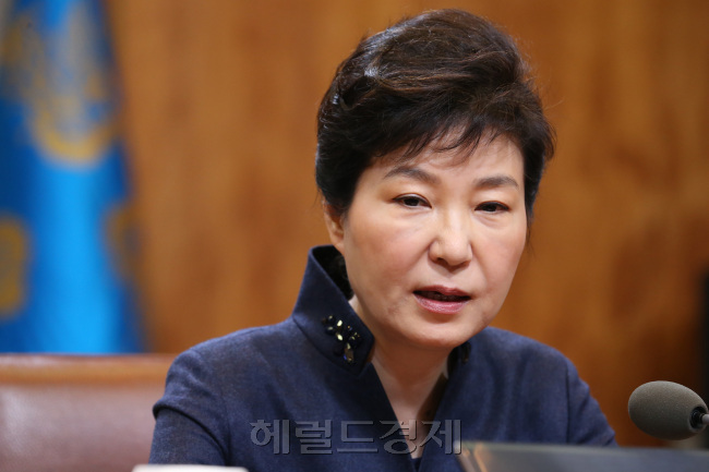 박근혜 대통령이 7일 청와대에서 열린 수석비서관회의에서 개혁 입법 처리를 국회에 요청하고 있다. 사진=안훈 기자/rosedale@heraldcorp.