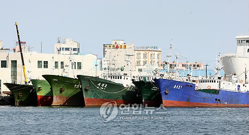 North Korean ships are stationed at a port in Sokcho, Gangwon Province. Yonhap