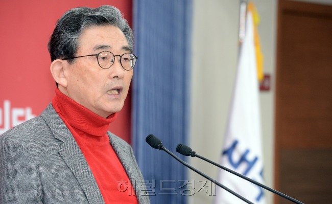 10일 오전 서울 여의도 새누리당 당사_공천결과 발표_이한구 공천관리위원장./ 안훈 기자 rosedale@heraldcorp.com 2016.03.10