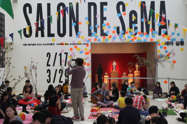 Seoul Museum of Art holds a Lunch Box event, which invites citizens to have lunch with artists at the museum. (SeMA)