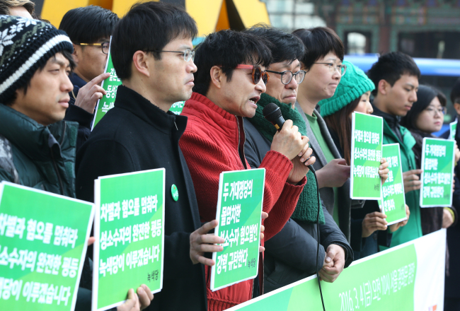 Caption: Prominent same-sex marriage activist Kim Jo Kwang-soo and fellow members of the Green Party Korea hold a press conference in downtown Seoul to protest against the court’s refusal to issue marriage licenses to same-sex couples. Yonhap