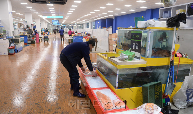현대화 건물내부로 입주한 상인. 박현구 기자/phko@heraldcorp.com