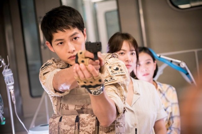 Actor Song Joong-ki stars in KBS2 TV drama series “Descendants of the Sun.” (KBS2)