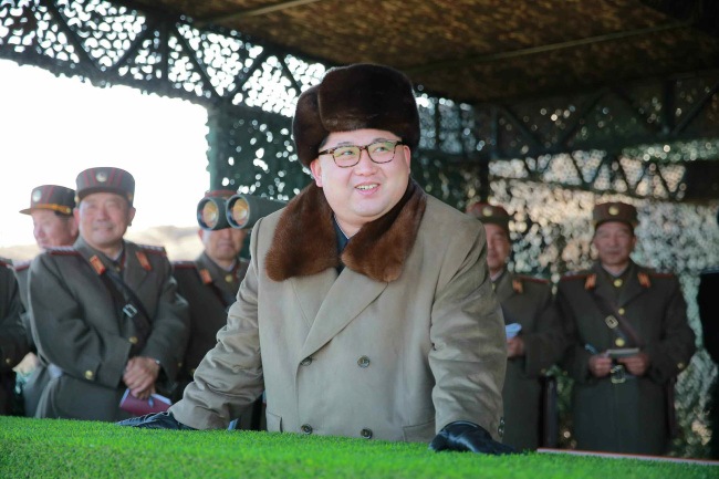 North Korean leader Kim Jong-un inspects military landing drills. (Yonhap)