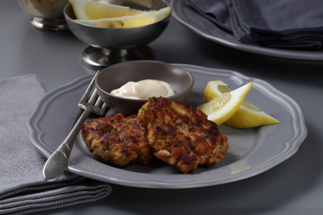 Serrano and cayenne lend heat while parsley, thyme and lemon add fresh flavor notes to fried tuna and potato cakes. (Chicago Tribune/TNS)