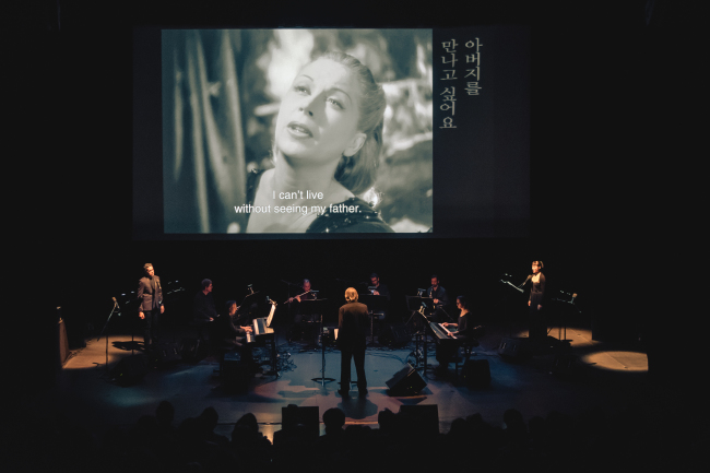 Legendary American composer Philip Glass attends the rehearsal for his live music film production of “La Belle et la Bete (Beauty and the Beast),” which was performed as part of the 2016 Tongyeong International Music Festival’s opening night Friday. (TIMF)
