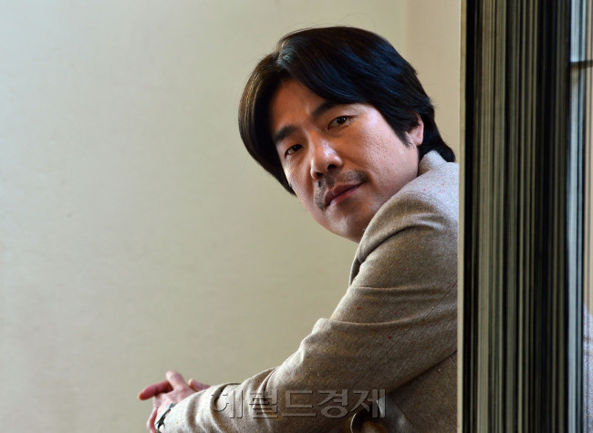 [사진=첫 주연작인 영화 ‘대배우’의 오달수를 최근 서울 종로구 삼청동의 한 카페에서 만났다. 윤병찬 기자/yoon4698@heraldcorp.com]