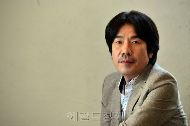 [사진=첫 주연작인 영화 ‘대배우’의 오달수를 최근 서울 종로구 삼청동의 한 카페에서 만났다. 윤병찬 기자/yoon4698@heraldcorp.com]